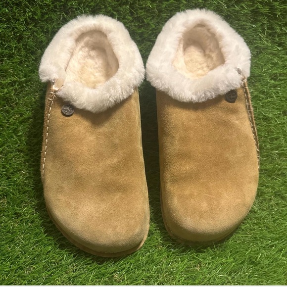 Birkenstock Tan and White Cozy Slippers - Picture 3 of 4